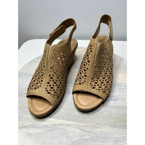 Earth Cascade Camel Tan Laser Cut Open Toe Leather Sandals Women’s Sz 9D - Picture 1 of 9